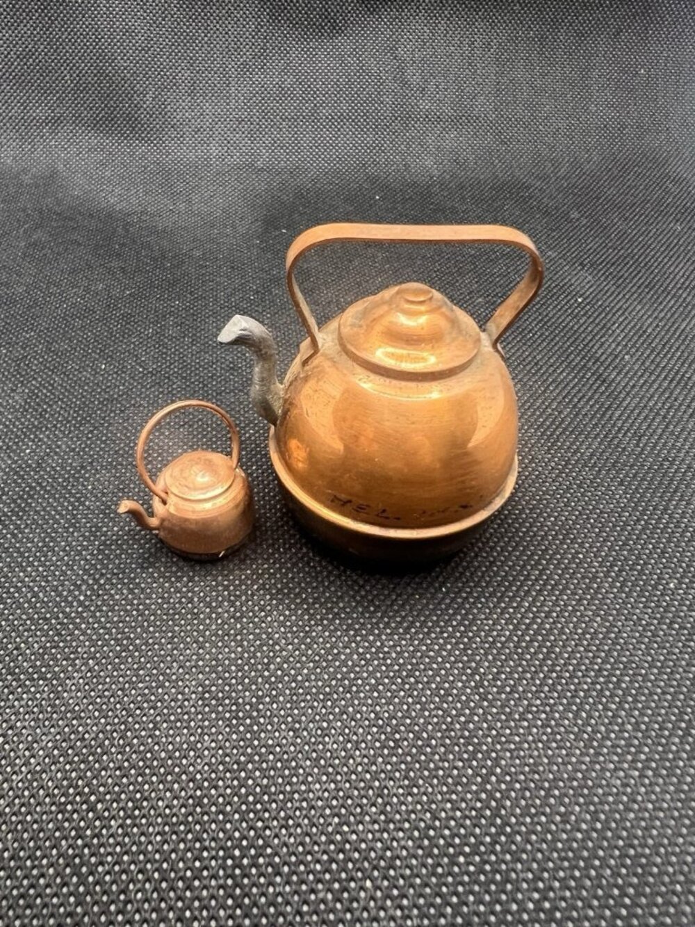 Vintage Copper Mini Kettle 1.5” D and Dollhouse Size Mini Kettle .5” D Teapots - Picture 2 of 12